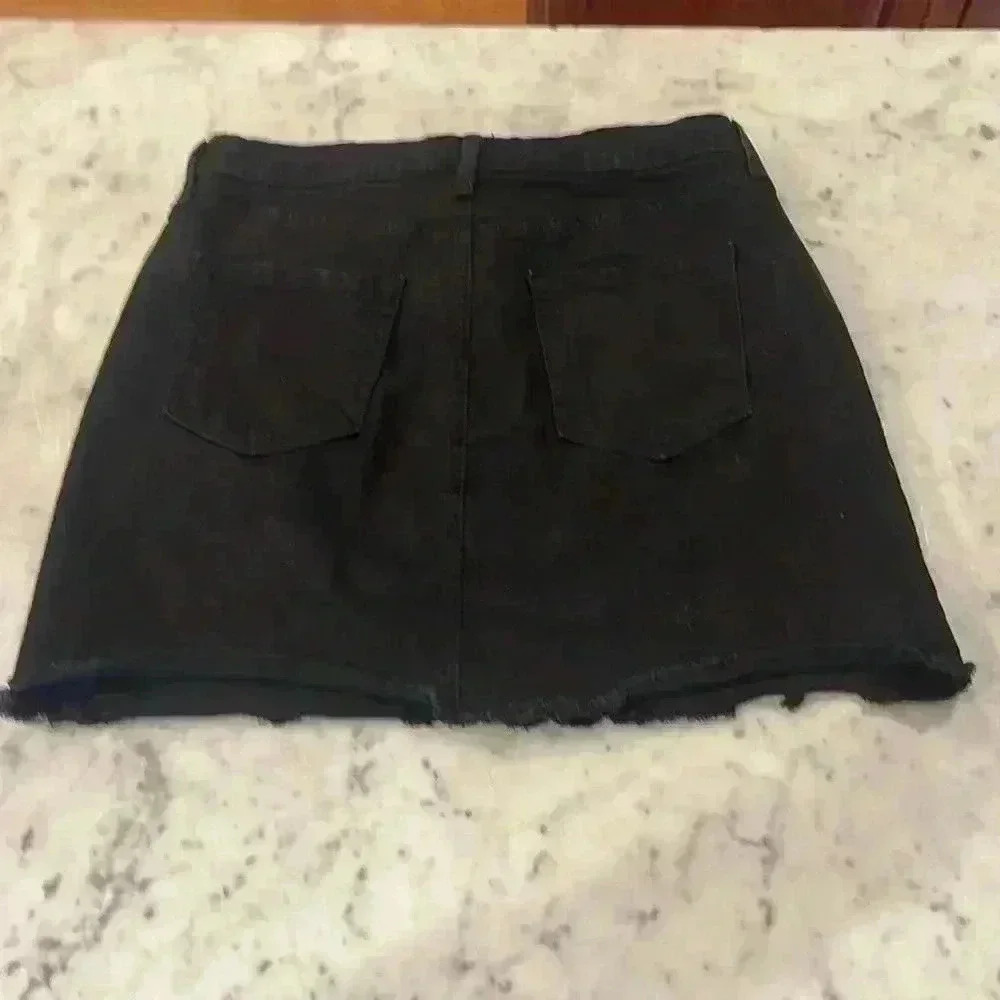 Cute frayed hem black mini skirt size large - Picture 3 of 7
